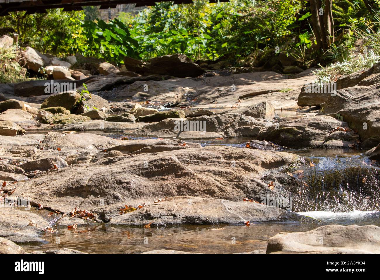 Water cutting through rock hi-res stock photography and images - Alamy
