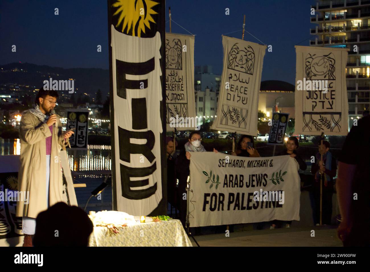 Oakland, California, USA. 22 Dec 2023. Bay Area Jews for Ceasefire Rally and Shabbat. Members of Jewish Voices for Peace gather for prayer to support Palestine and protest against bombing in Gaza and the killing of Gazans. An Arab Jew speaks to the group. Credit: Kristin Cato/Alamy Lives News Stock Photo