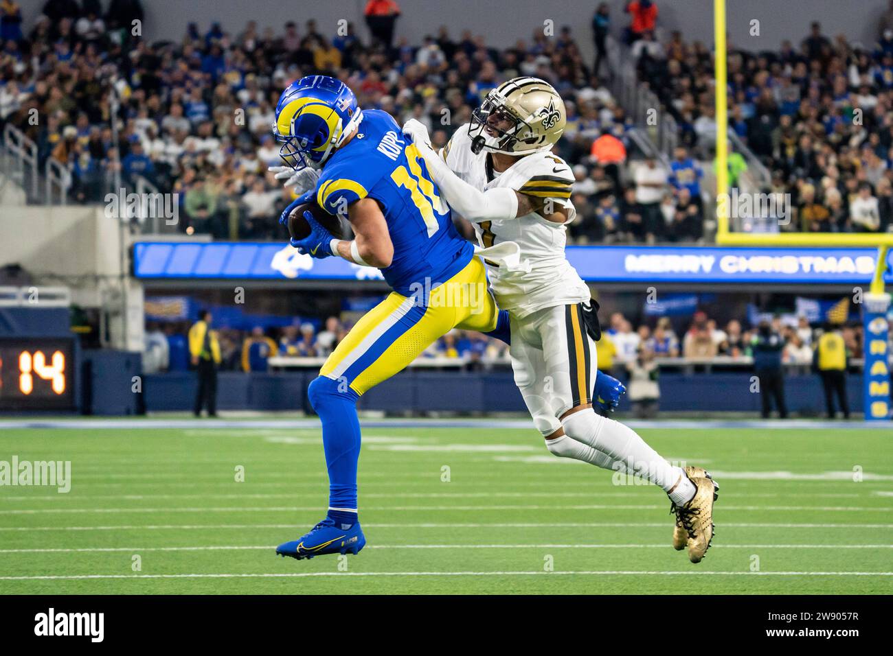 Los Angeles Rams wide receiver Cooper Kupp (10) catches a pass against
