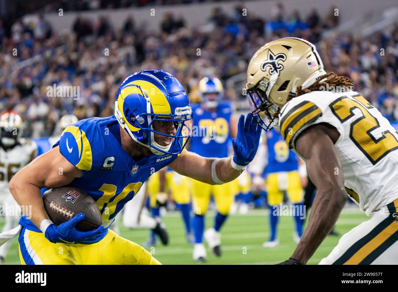 Los Angeles Rams wide receiver Cooper Kupp (10) is defended by New
