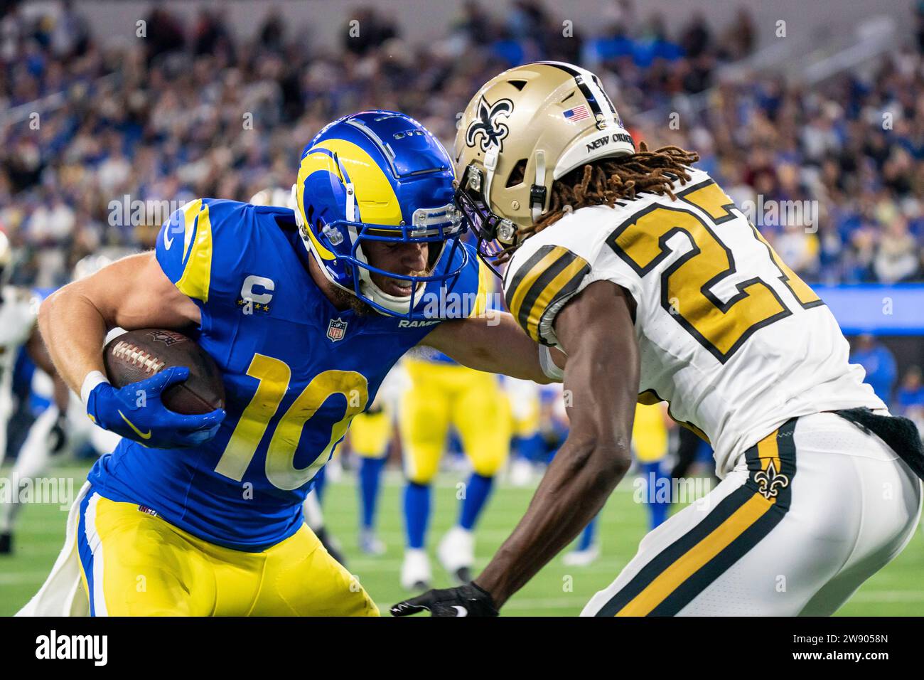 Los Angeles Rams wide receiver Cooper Kupp (10) is defended by New