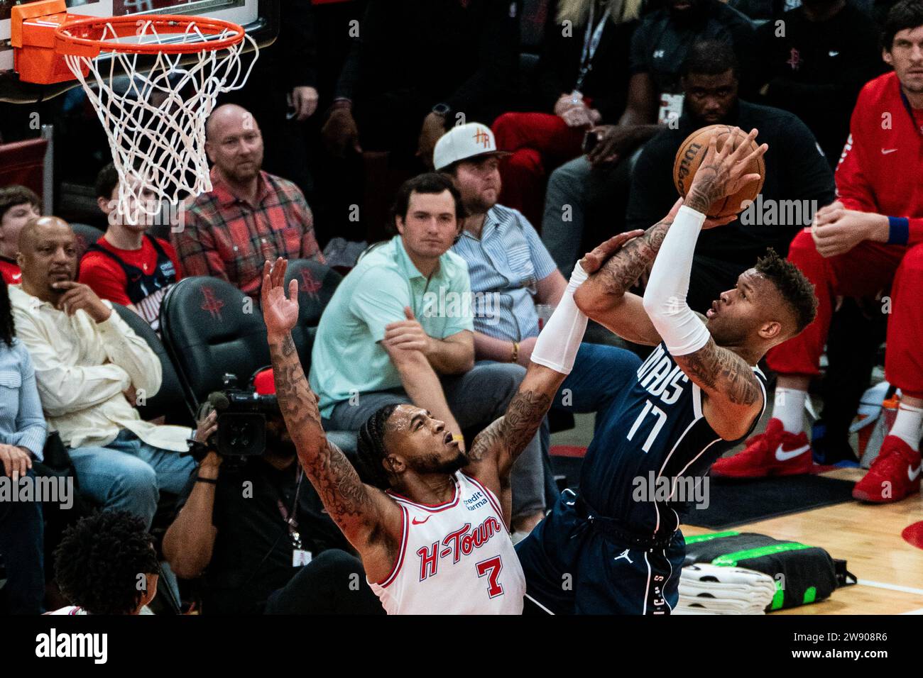 Houston, USA. 22nd Dec, 2023. Dexter Dennis (R) Of Dallas Mavericks ...