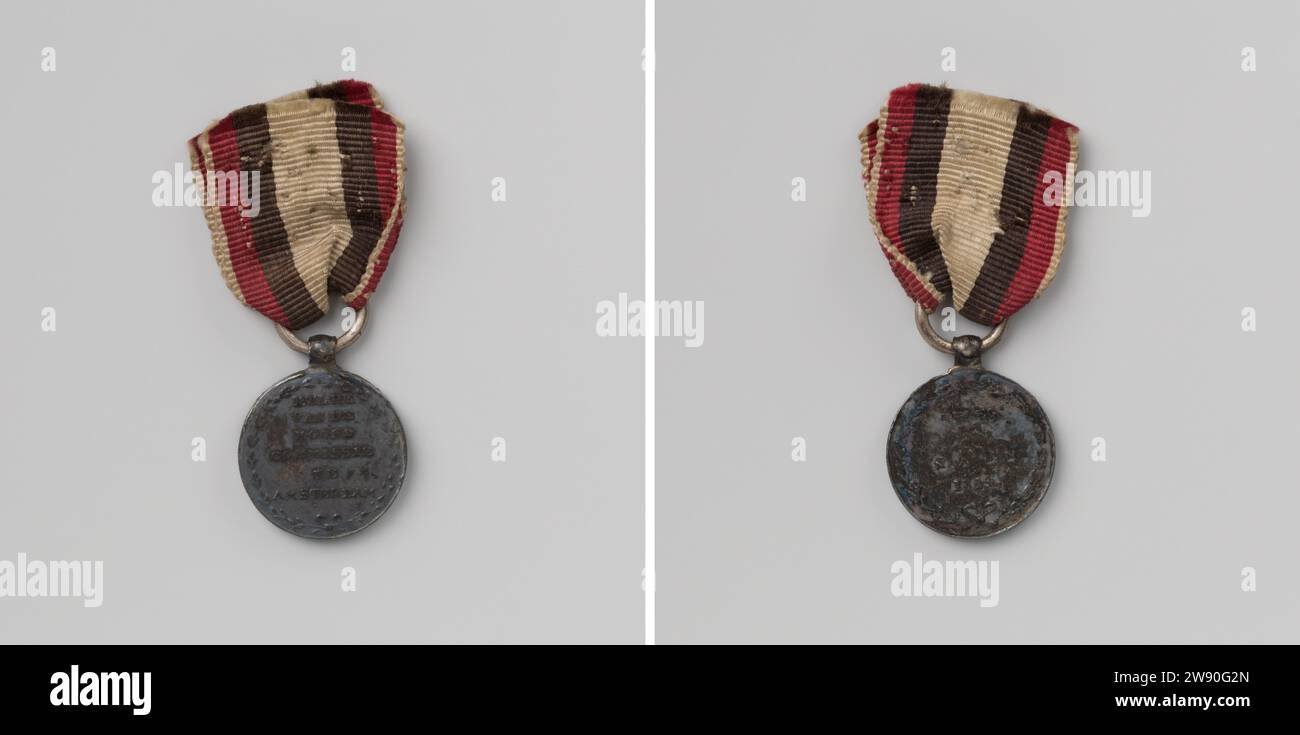 Siege of Naarden, carried mark awarded to the shooters, beaten by order of the main committee to encourage and support the armed service in the Netherlands in Amsterdam, Hendrik de Heus, 1814 - 1816  Silver carrying sign to carrying eye, carrying ring and ribbon with seven vertical lanes in red, black and white of uneven width. Front: inscription inside to wreath tied together olive and palm branch. Reverse: inscription Inside Eikekrans Amsterdam silver (metal) striking (metalworking)  Amsterdam. Naarden Stock Photo