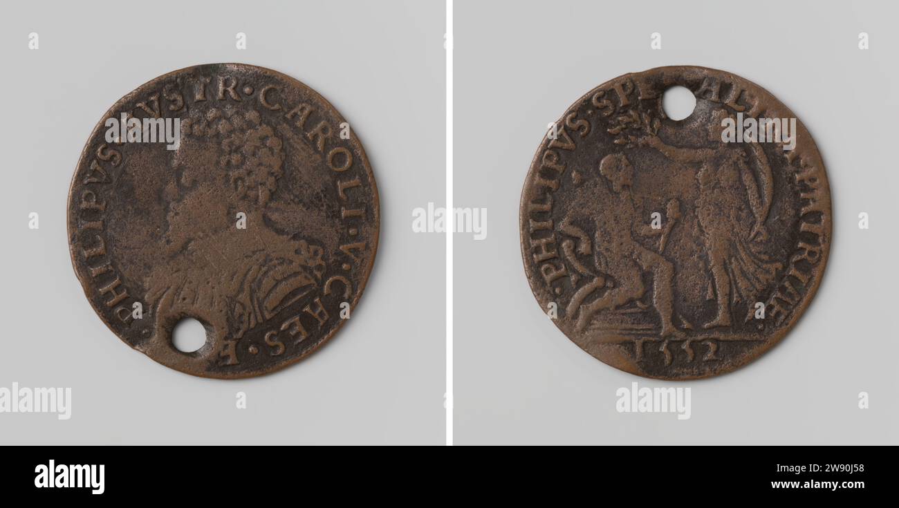 Philip, heir prince of Spain, successor to Karel V as Lord of the Netherlands, Anonymous, 1552 live Copper medal with hole in it. Front: breastpiece man inside change. Rendant: standing woman, representing victory, keeps palm branch in the left hand and holds a laurel wreath above head of Philip, dressed in Roman outfit, sitting on chair with command stove in hand inside Omnipia; Cut: year  copper (metal) striking (metalworking) Stock Photo