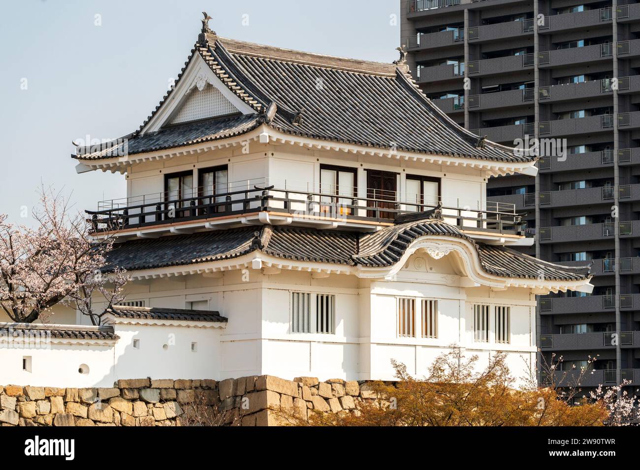Tsukimi yagura, moon viewing Turret, at Fukuyama castle. A two story turret with a viewing balcony on the first floor. Blue sky and cherry blossom. Stock Photo