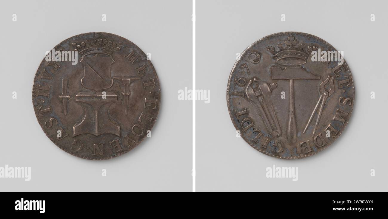 St. Eloyen Gasthuis in Utrecht, membership fencing of the Smids Guild, Anonymous, 1670  Silver medal. Front: coat of arms above anvil, flanked by a smaller anvil and a chisel within the change. Reverse: Crowned pre -stroke hammer between two pliers within Covering Utrecht silver (metal) striking (metalworking)  Utrecht. Sint Eloyen Gasthuis Stock Photo