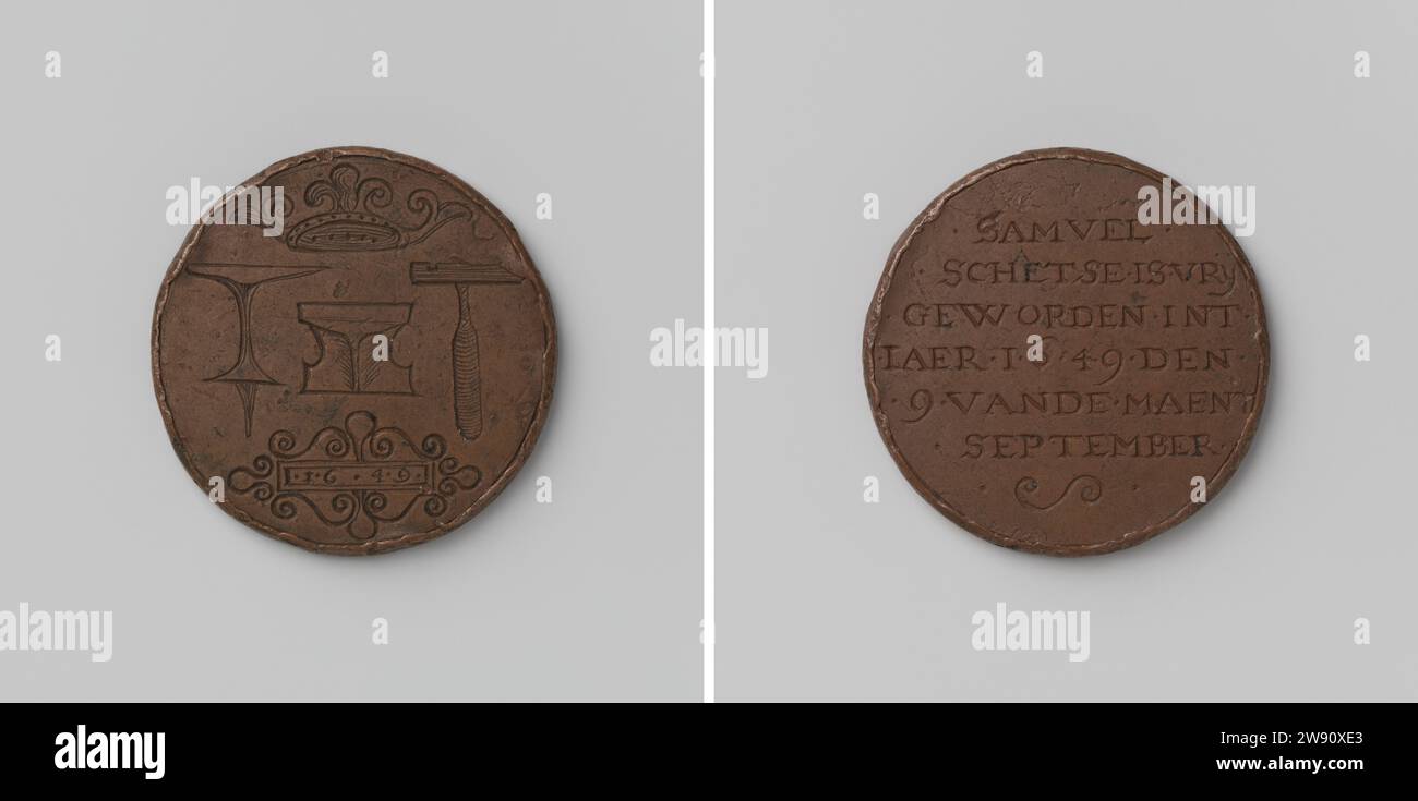 Smidsgilde, Gildepenning by Free Master Samuel Schetse, Anonymous, 1649 medal Copper medal. Front: Crowned anvil between pointed anvil and front hammer above decorated compartment with year. Reverse: Inscription Netherlands copper (metal) engraving Stock Photo