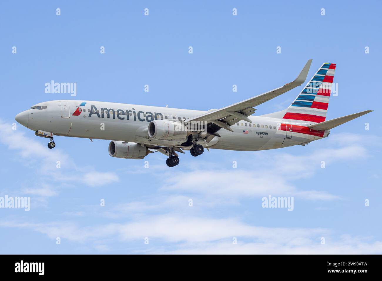 N895NN American Airlines Boeing 737-823(WL) landing at Palm Springs (PSP/KPSP) Stock Photo