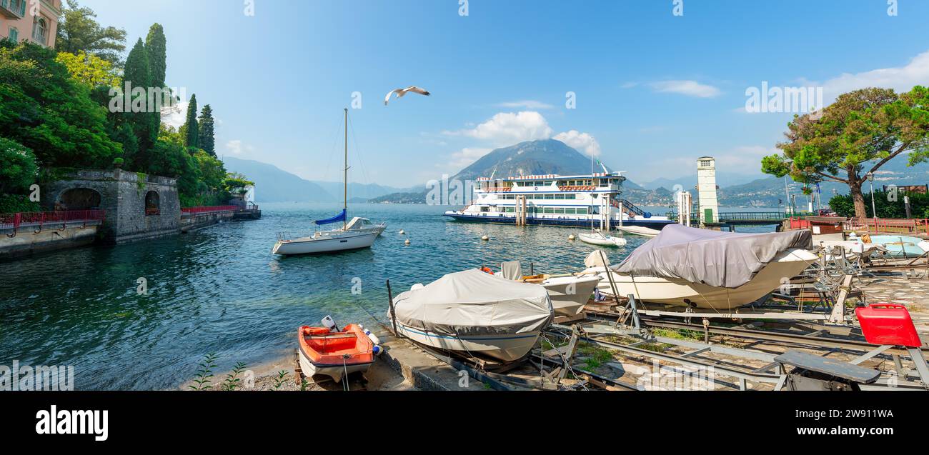 Scenic view of the marina with a ferry in Varenna on Lake Como Stock Photo