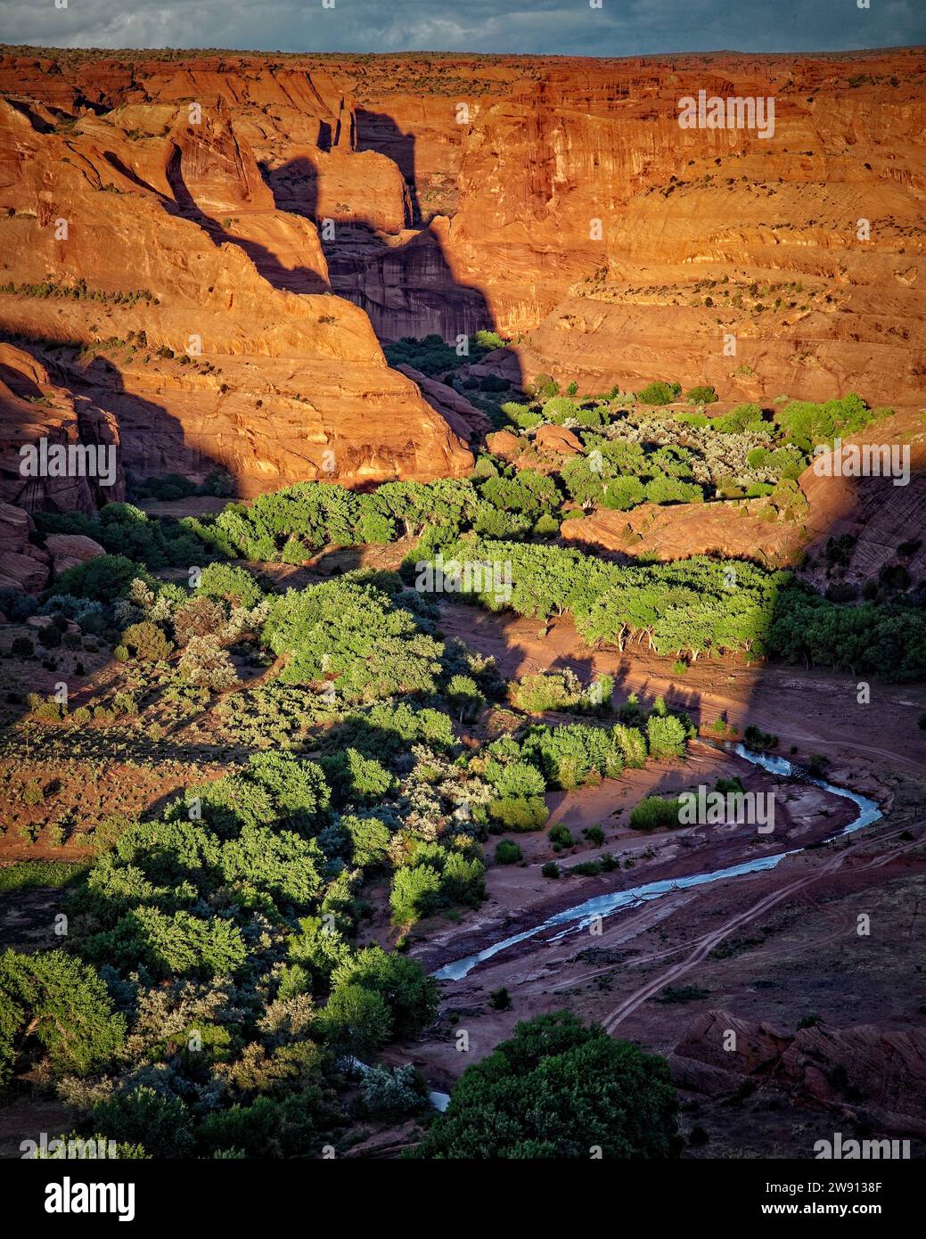 Looking into the depths of Canyon de Chelly near Chinle, Arizona Stock ...