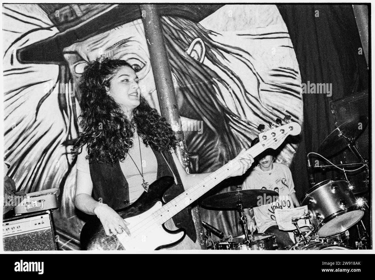 VOODOO QUEENS, BRISTOL FLEECE, 1993: Anjula Bhaskar bass player with The Voodoo Queens play Bristol Fleece and Firkin in Bristol, England, UK on 28 July 1993. Photo: Rob Watkins.  BAND INFO: The Voodoo Queens, a British indie punk band formed in the early '90s, was fronted by Anjali Bhatia. Their energetic and feminist-infused music, including the riotous single 'Supermodel-Superficial,' brought a unique blend of punk and pop, making them a notable presence in the Riot Grrrl alternative music scene. Stock Photo