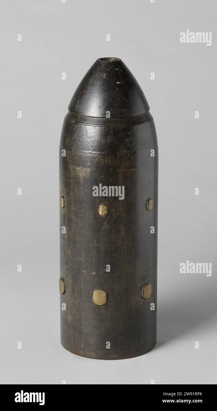 23-cm Shell, Royal Laboratory, 1866 grenade (ammunition) Pointed 23 cm grenade. The grenade is 67.4 cm long and has a caliber of 226 mm. He has two rings of troubled cams for a drawn run with six pulling fields and a tube hole in the nose, filled with a plug. At the top is a groove for the ammunition tap. This grenade is a Common Shell MK I 9 inch RML. Woolwich iron (metal). bronze (metal). brass (alloy). lead (metal). wood (plant material) Stock Photo