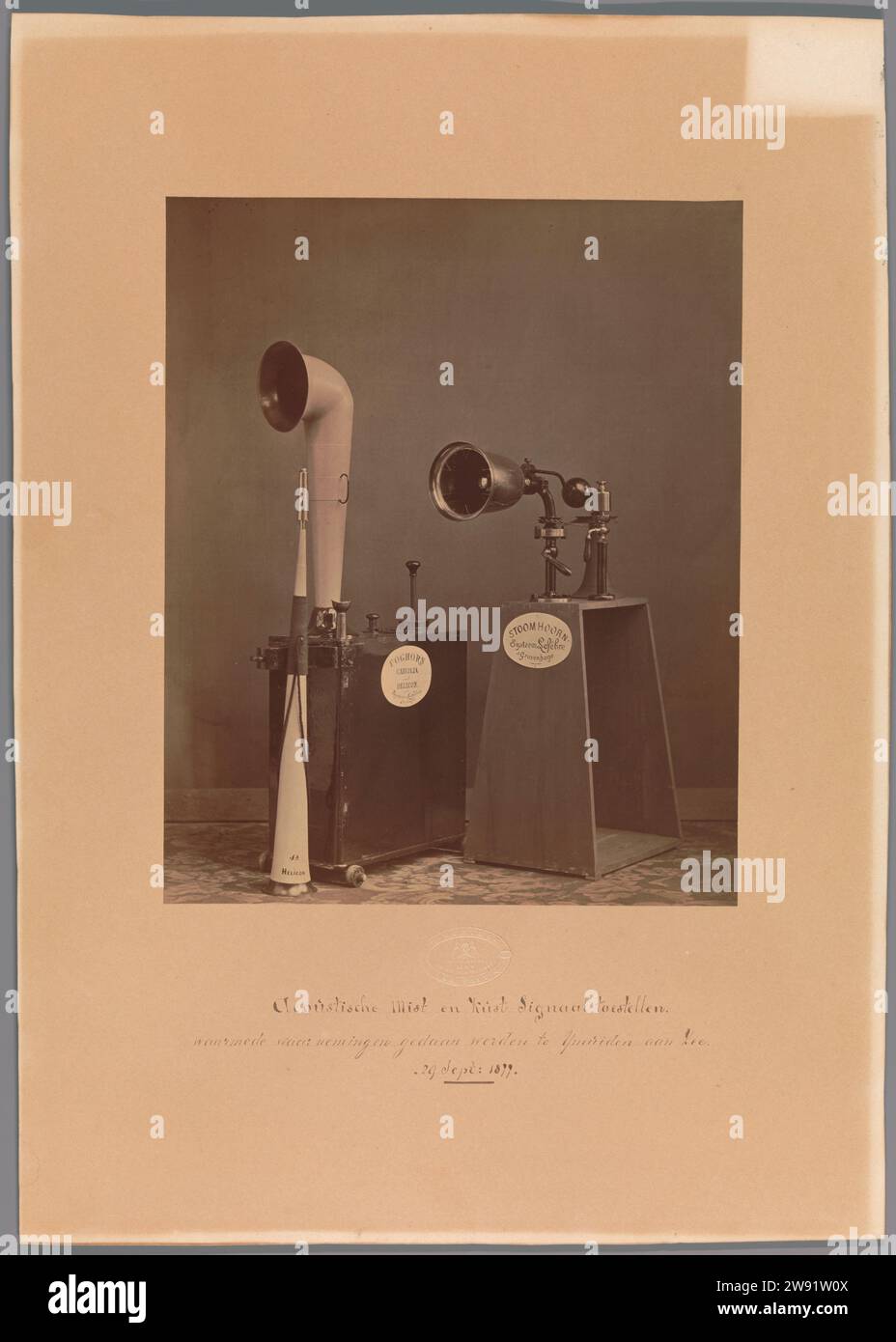 Three Signalling Horns, Maurits Verveer, 1877 photograph Three signal horns against a dark background. One is a simple trumpet -shaped fog horn with a mouthpiece and carries the inscription '1a / Helicon'. The other two consist of a cupboard where the horn sticks to the top: the left horn, which the inscription 'Foghorn /' Caecilia / And / Helicon. / Systeme Lefebre / The Hague 'wears a mouthpiece; The other is a steam horn with inscription 'Stoomhoorn Sijsteem Lefèbre. / s Gravenhage. ' The Hague paper   The Hague Stock Photo