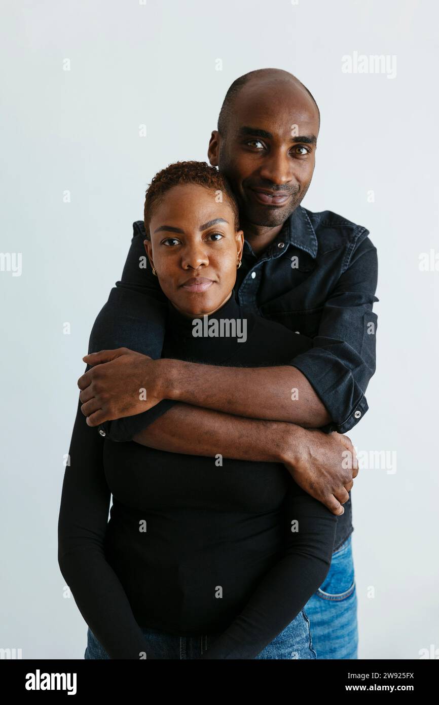 Couple black man white woman studio hi-res stock photography and images ...
