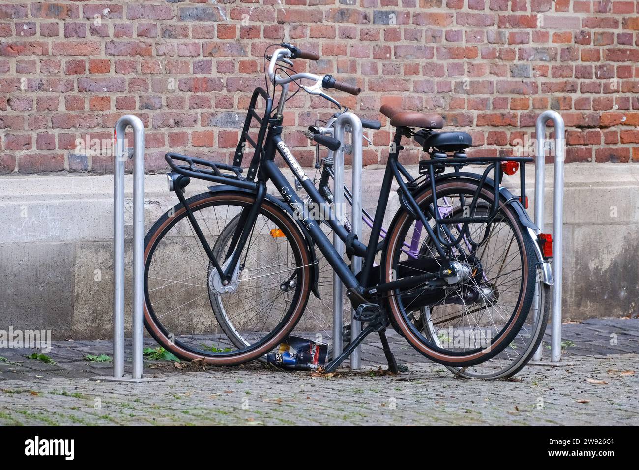 Düsseldorf 23.12.2023 Hollandrad Gazelle Fahrräder Fahrradparkplatz