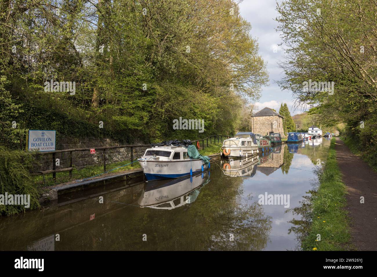 Boast club sign and moored boats on the Brecon and Monmouth canal, Govilon, Wales, UK Stock Photo