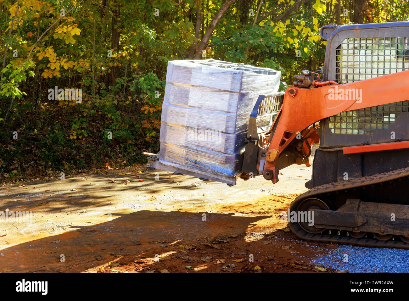 Workers place concrete blocks hi-res stock photography and images - Alamy