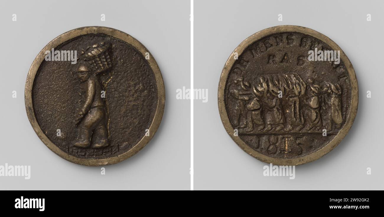 Turfdragersgilde, anonymous, 1815 medal Brass medal. Front: to the left desired man with filled basket on neck. Reverse: corpse within the change; Cut: year. Netherlands brass (alloy) casting / engraving Stock Photo
