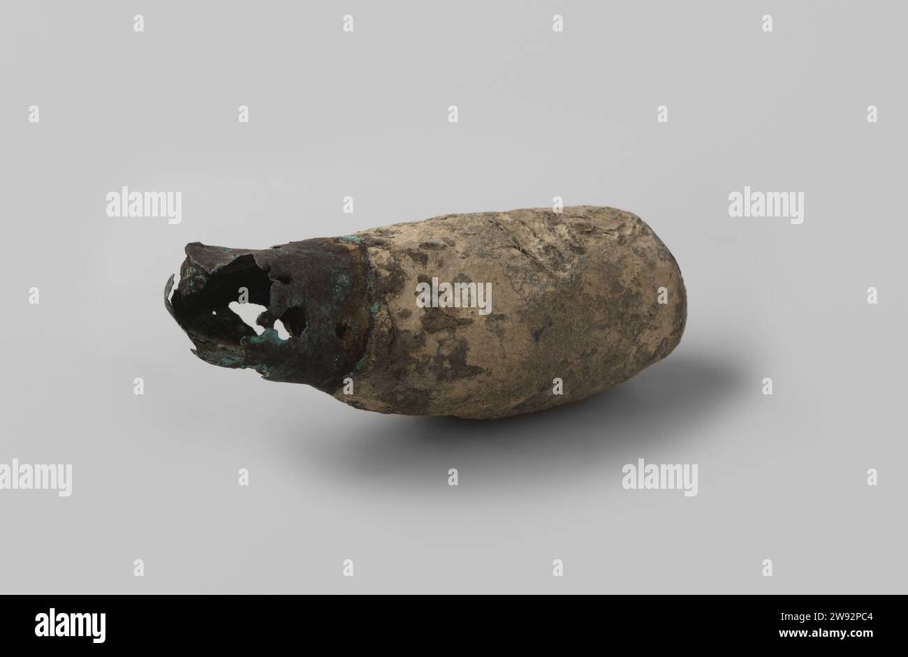 Pijpeinde from the wreck of the East Indians Meresteijn, Anonymous, 1693 - 1702 pipe Pipe end, piece of thick lead pipe with a thin end of frayed copper. Grit in bag. Netherlands copper (metal). lead (metal)   Cape of Good Hope Stock Photo