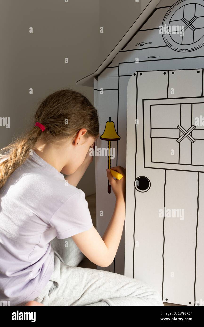 the child draws with a felttip pen. drawing lessons, a girl in the