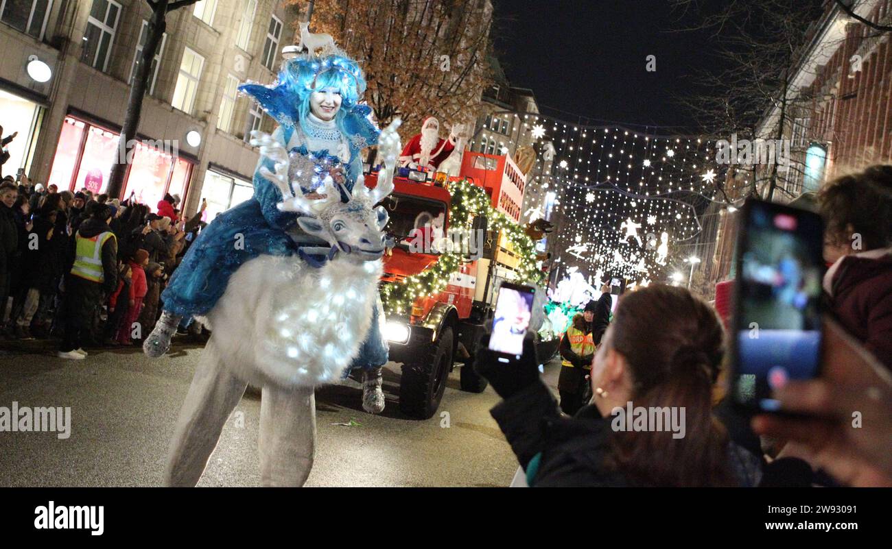 Die Hamburger Weihnachtsparade Zieht Am Letzten Adventssamstag Durch 