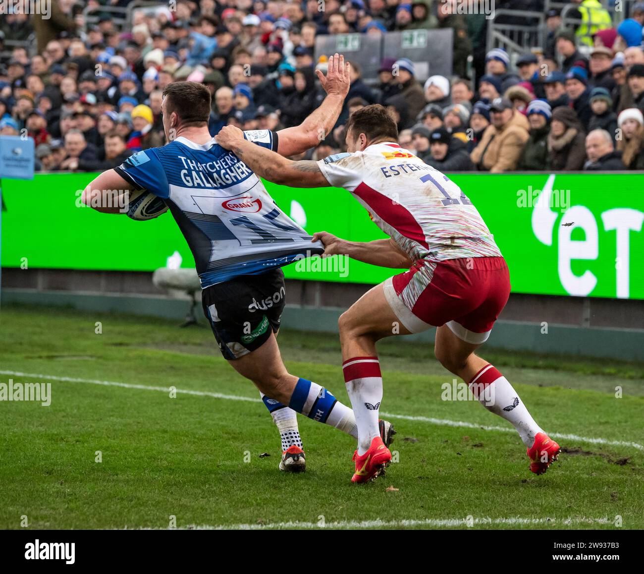Bath, UK. 23rd Dec 2023. Bath Rugby Matt Gallagher and Harlequins Andre