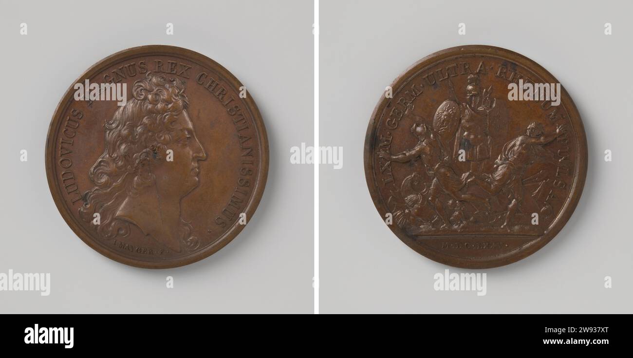 60,000 Germans hunted the Rhine, Jean Mauger, 1699 - 1703 history medal Bronze medal. Front: breastpiece man inside change. Reverse: armor stands in the middle of the stack of weaponry and two fleeing German warriors within Kischrag. Paris bronze (metal) striking (metalworking)  Alsace. Rhine Stock Photo