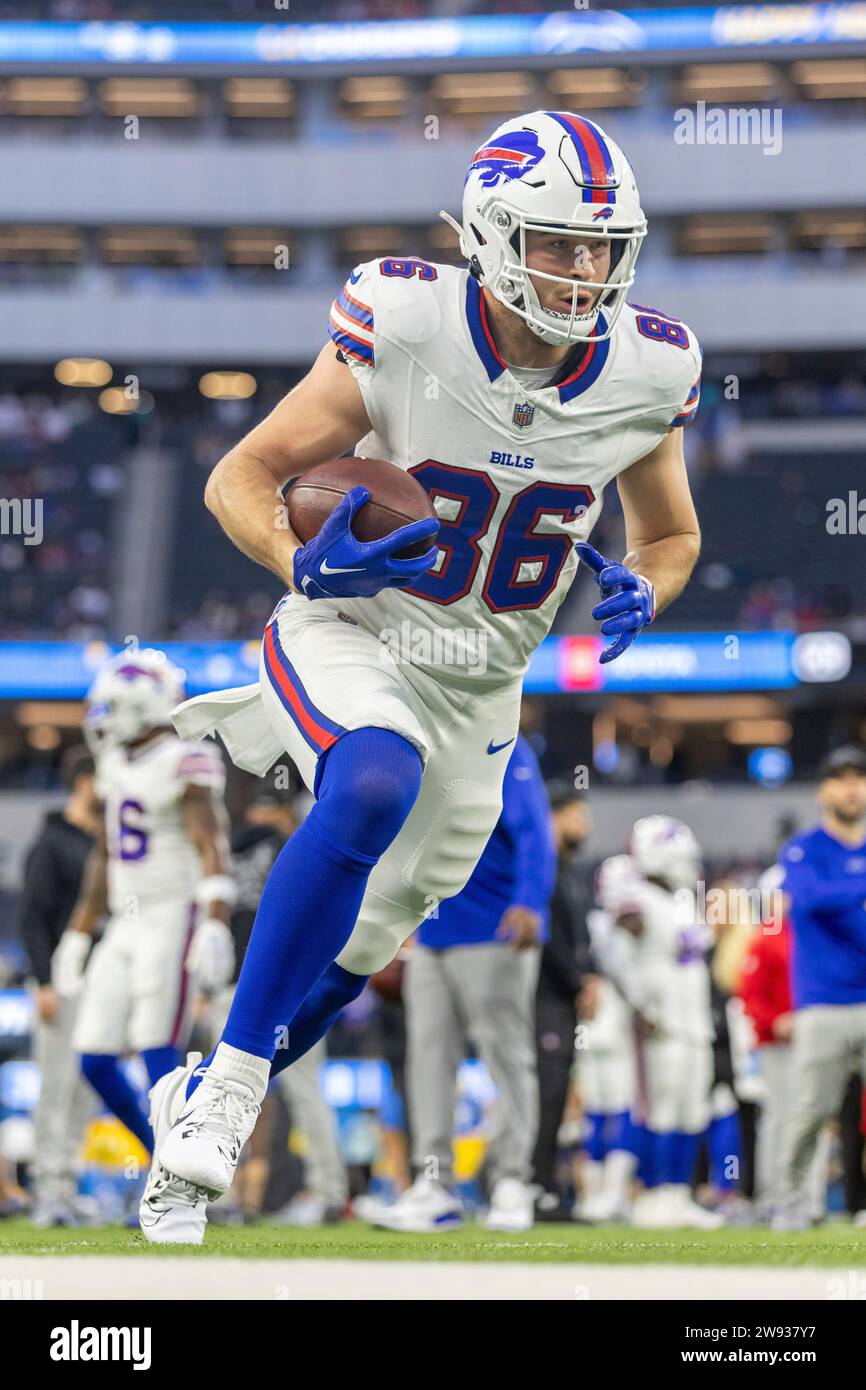 Buffalo Bills tight end Dalton Kincaid (86) warms up before playing