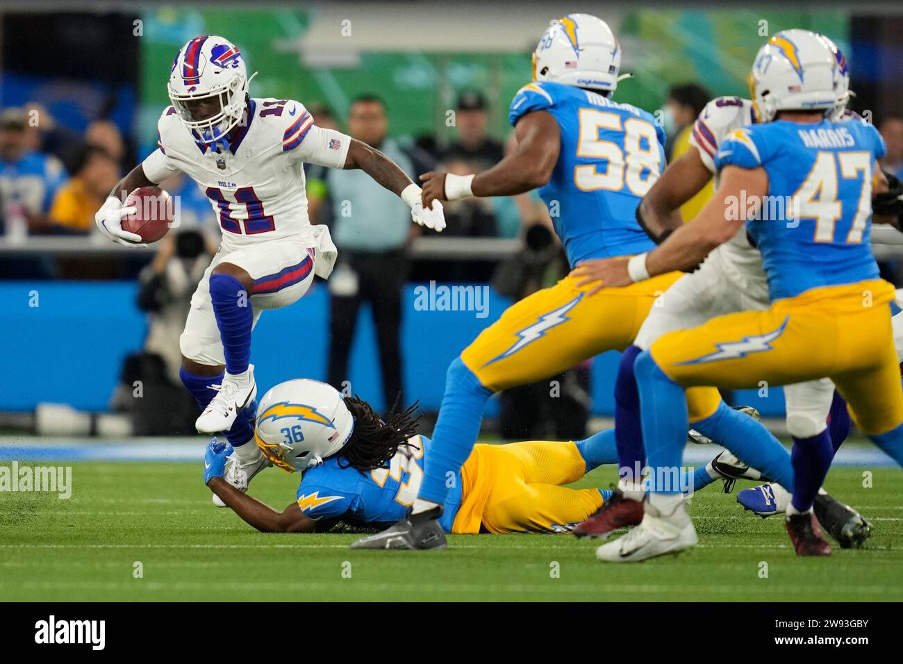 Buffalo Bills wide receiver Deonte Harty returns a punt against the Los ...