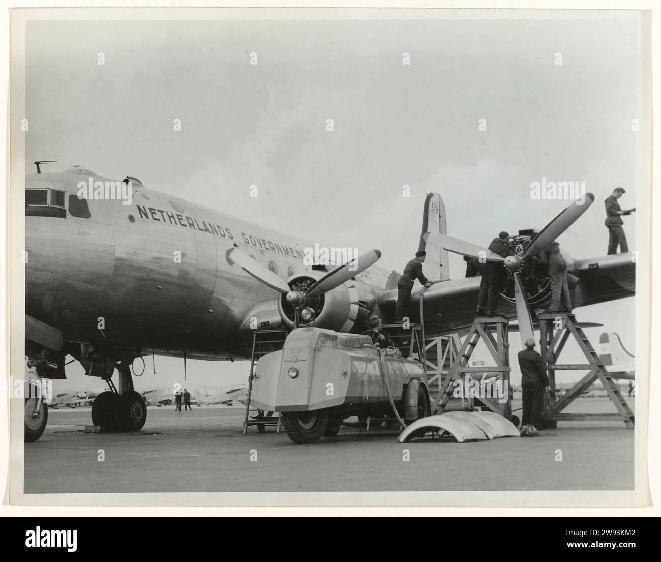 Aircraft from the USA, 1946 - 1947 documentary photographs Former US Army Aircraft are now used by the KLM on the Amsterdam - Batavia route. Schiphol photographic support   Schiphol Stock Photo