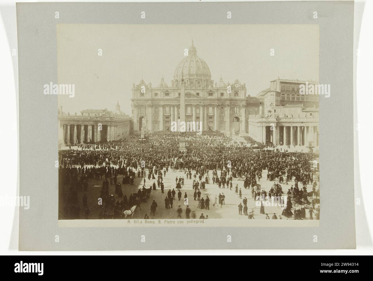 Sint-Pieter with pilgrims, Rome, c. 1880 - c. 1904 photograph  Rome paper. photographic support. cardboard albumen print  St. Peter's basilica Stock Photo
