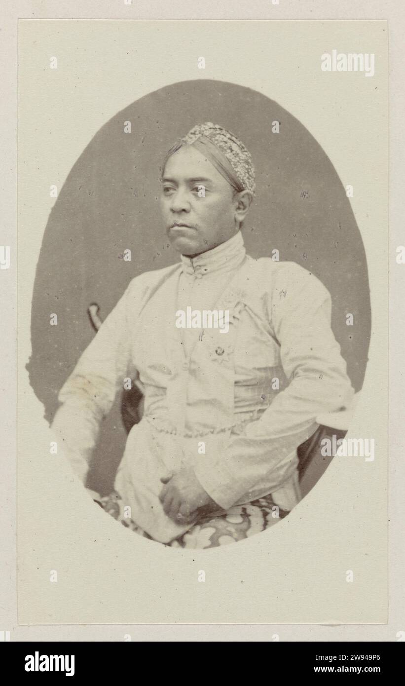 Java 1890 Hamengku Buwono VIII, 1865 - 1890 photograph Oval studio portrait of ...