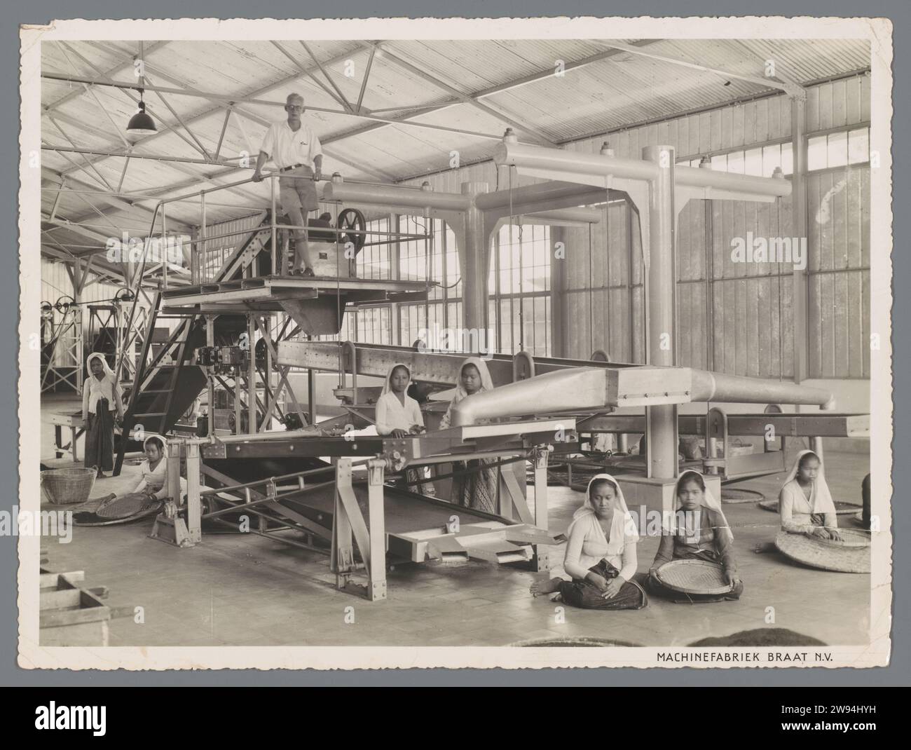 Tea factory, Anonymous, 1931 - 1937 photograph Installation in a tea ...