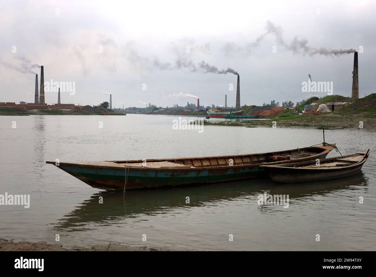 Sirajdikhan, Munshiganj, Bangladesh. 24th Dec, 2023. Smoke is emitting