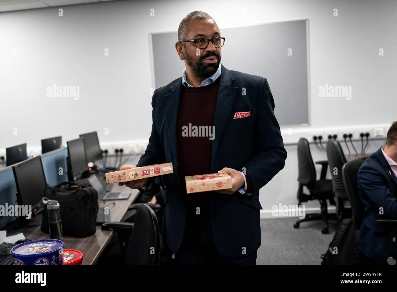 Home Secretary James Cleverly holds boxes of mince pies whilst meeting police officers at Luton Police Station to thank them for their service for working over the festive period. Picture date: Thursday December 21, 2023. Stock Photo