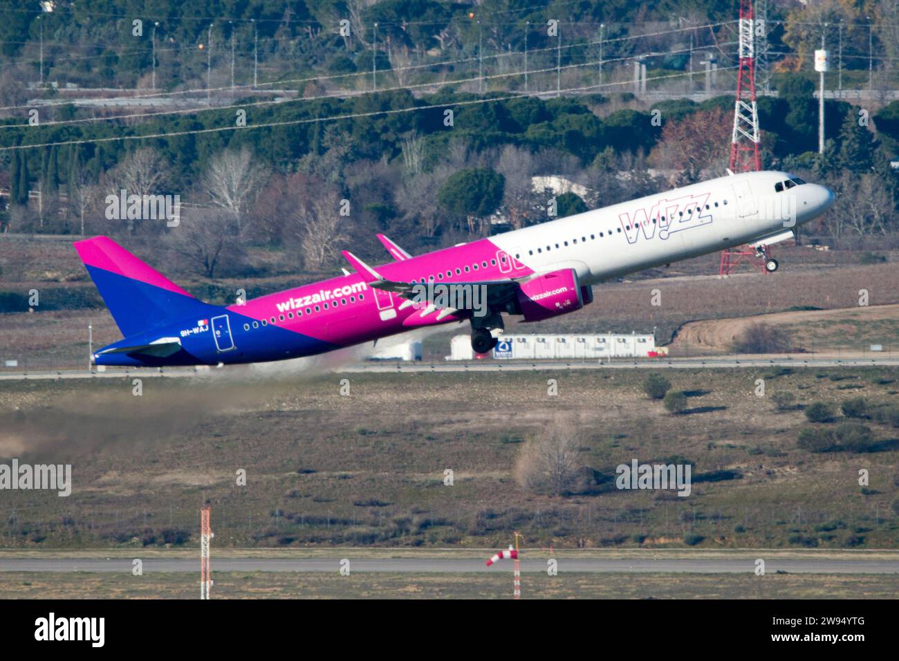 Airbus A321 airliner of the airline Wizz Air taking off Stock Photo