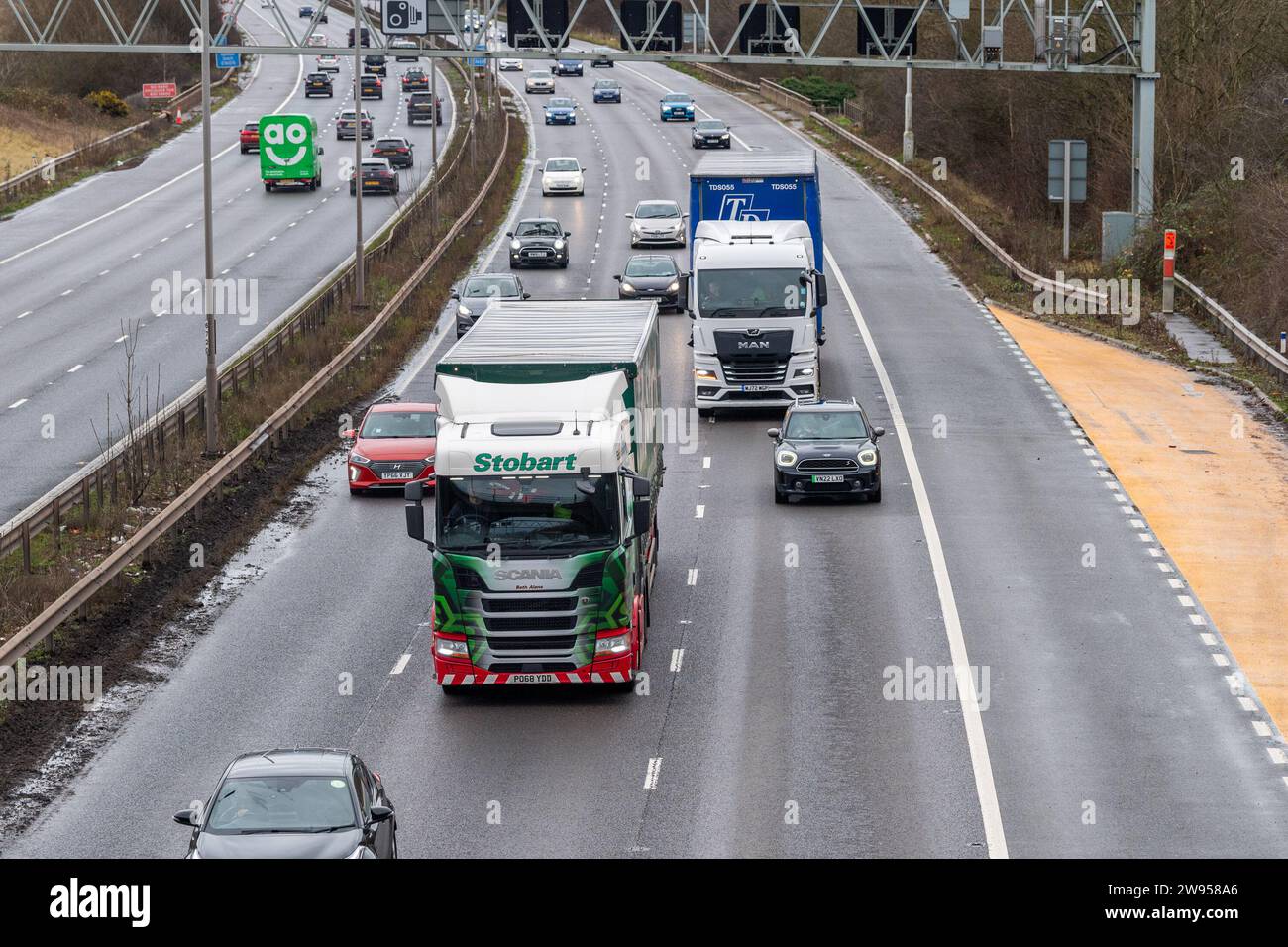 Birmingham, West Midlands, UK. 24th Dec, 2023. Despite many thousands of people making the holiday getaway on Christmas Eve, the M6 was moving freely today with no visible congestion on either carriageway. Credit: AG News/Alamy Live News Stock Photo