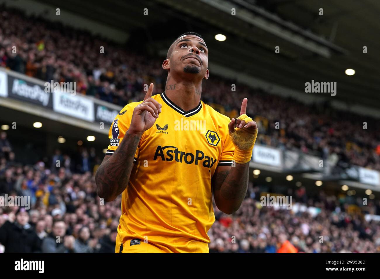 Wolverhampton Wanderers' Mario Lemina celebrates scoring their side's ...