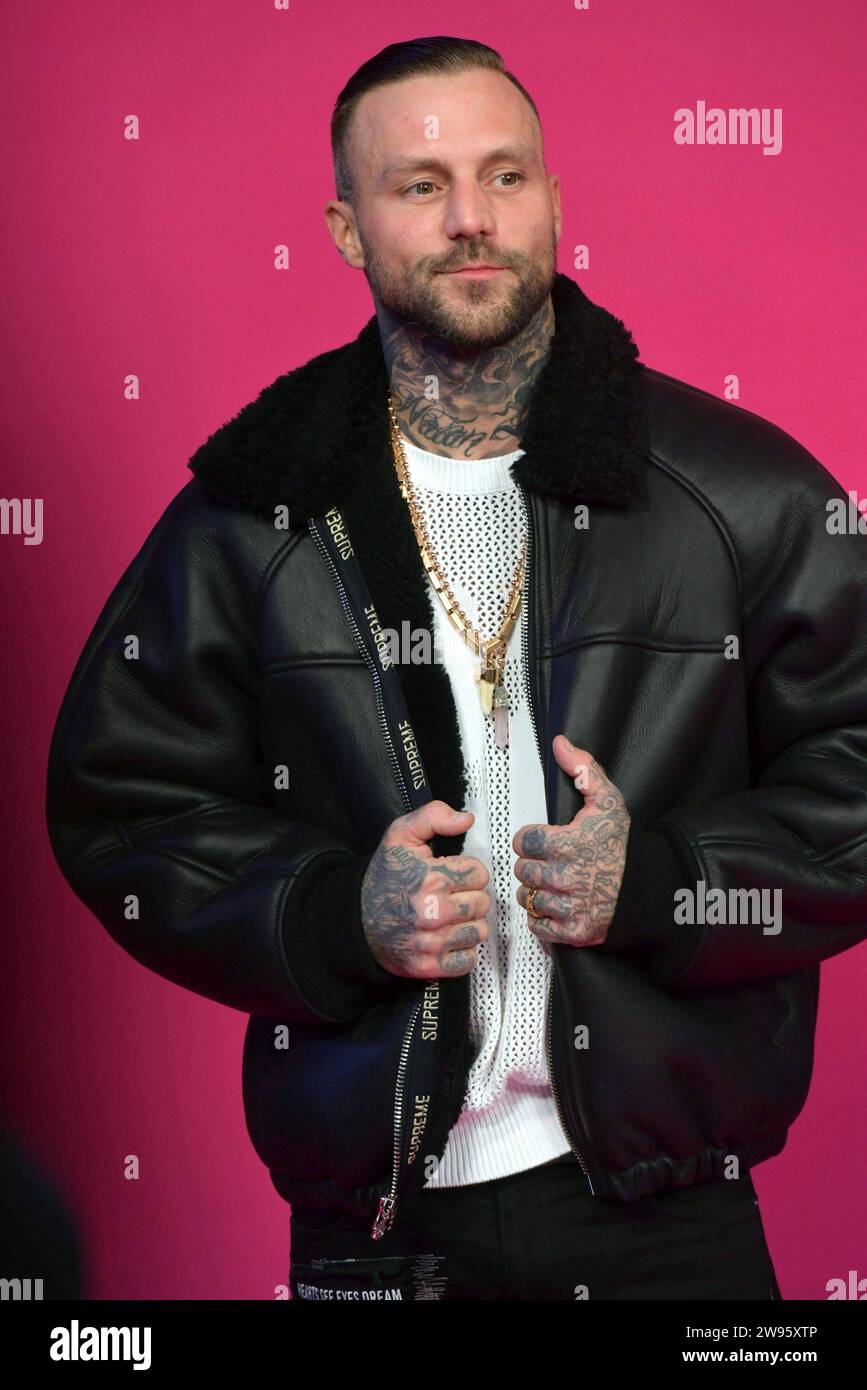 Singer rap hi-res stock photography and images - Alamy