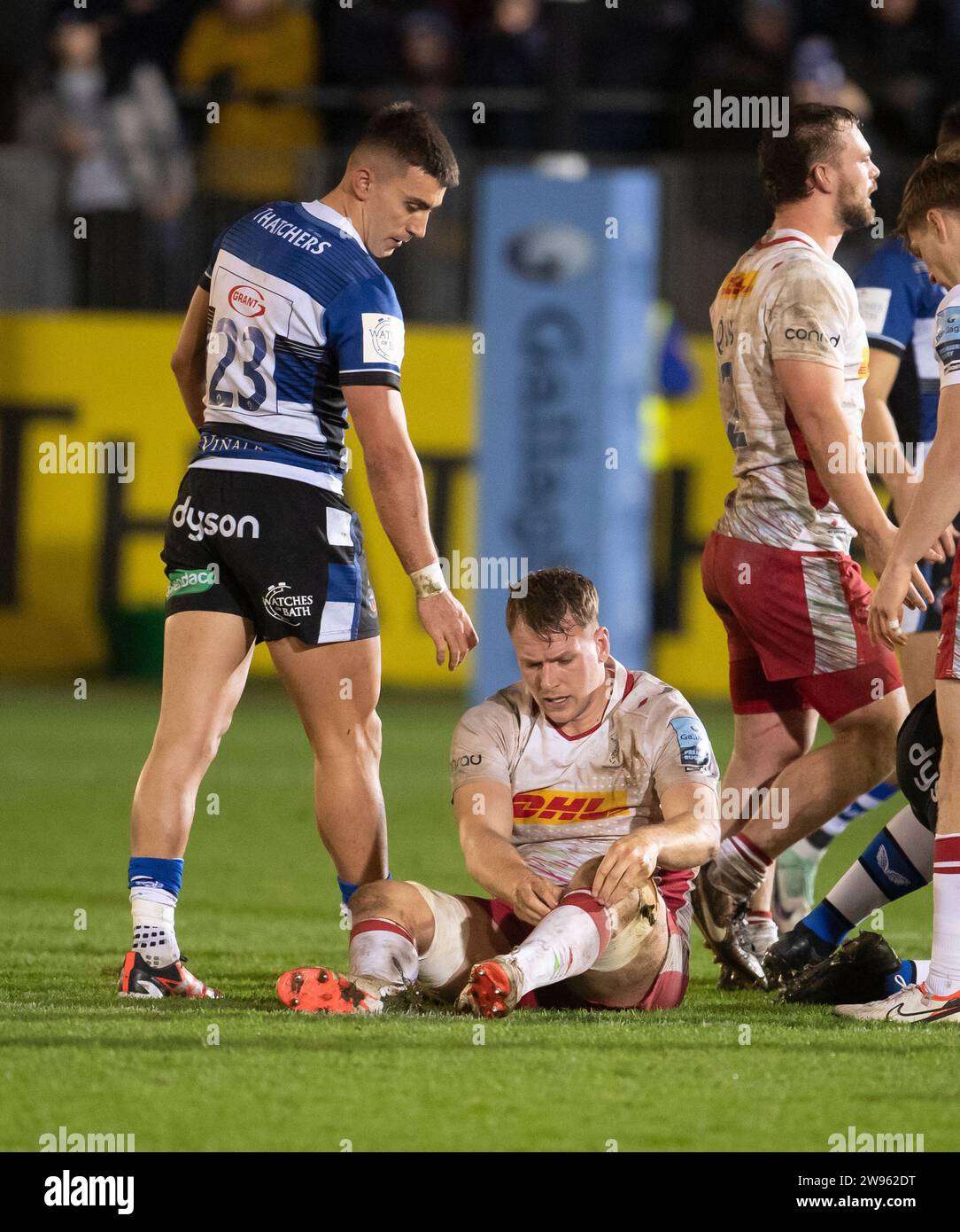 Bath Rugby Cameron Redpath offers his hand to Harlequins Alex Dombrandt