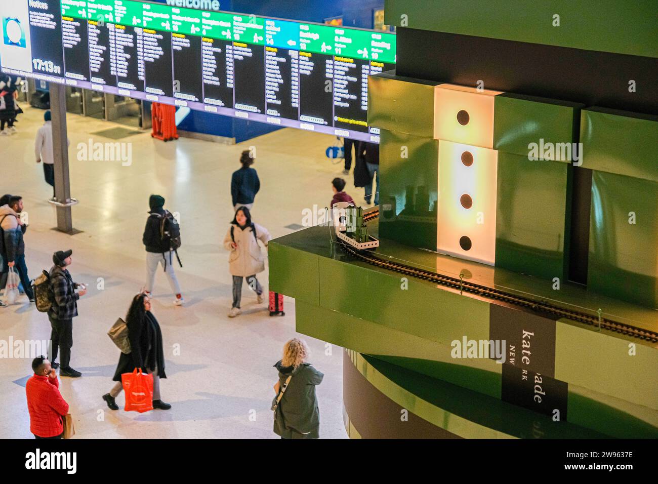 Evacuation train london hi-res stock photography and images - Alamy