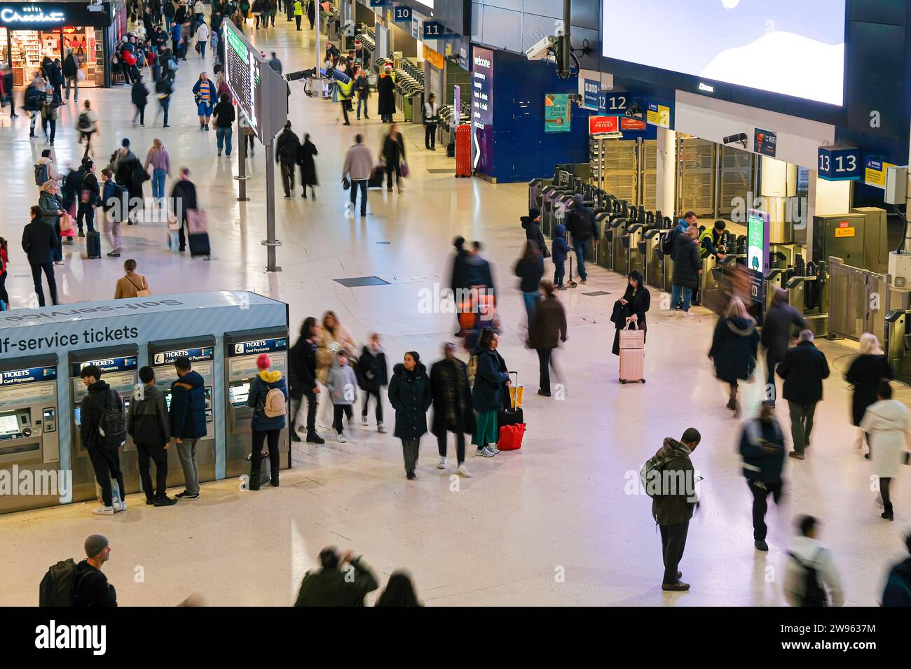 Evacuation train london hi-res stock photography and images - Alamy