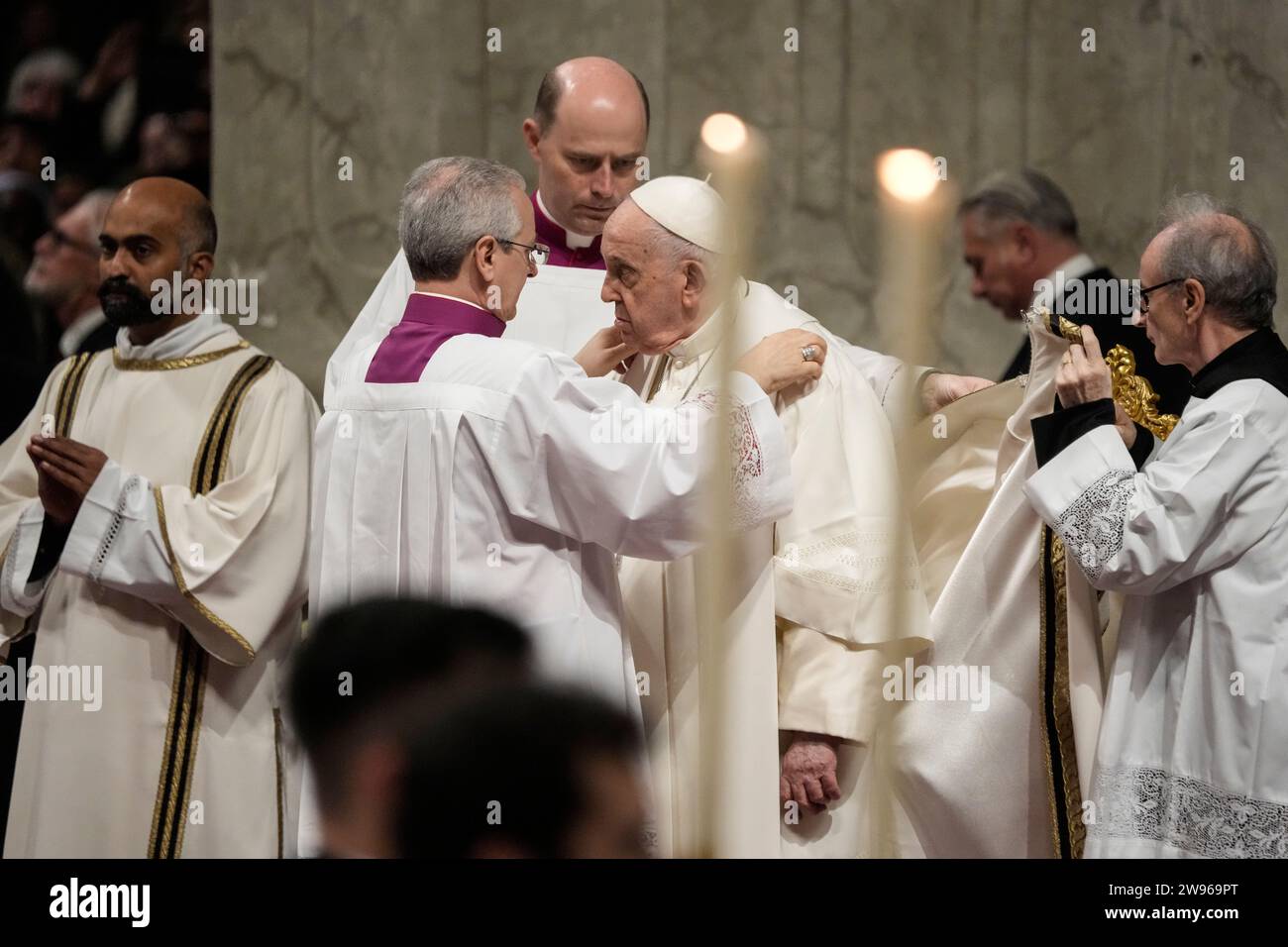 Pope Francis Presides Over Christmas Eve Mass, At St. Peter's Basilica ...