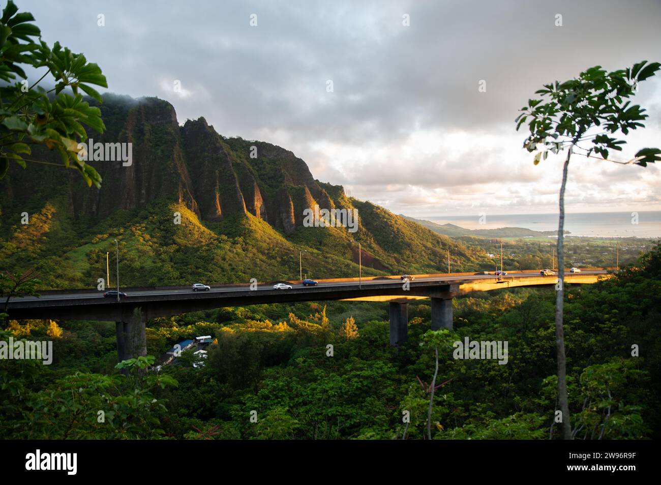 Hawaiian mountain range hi-res stock photography and images - Alamy