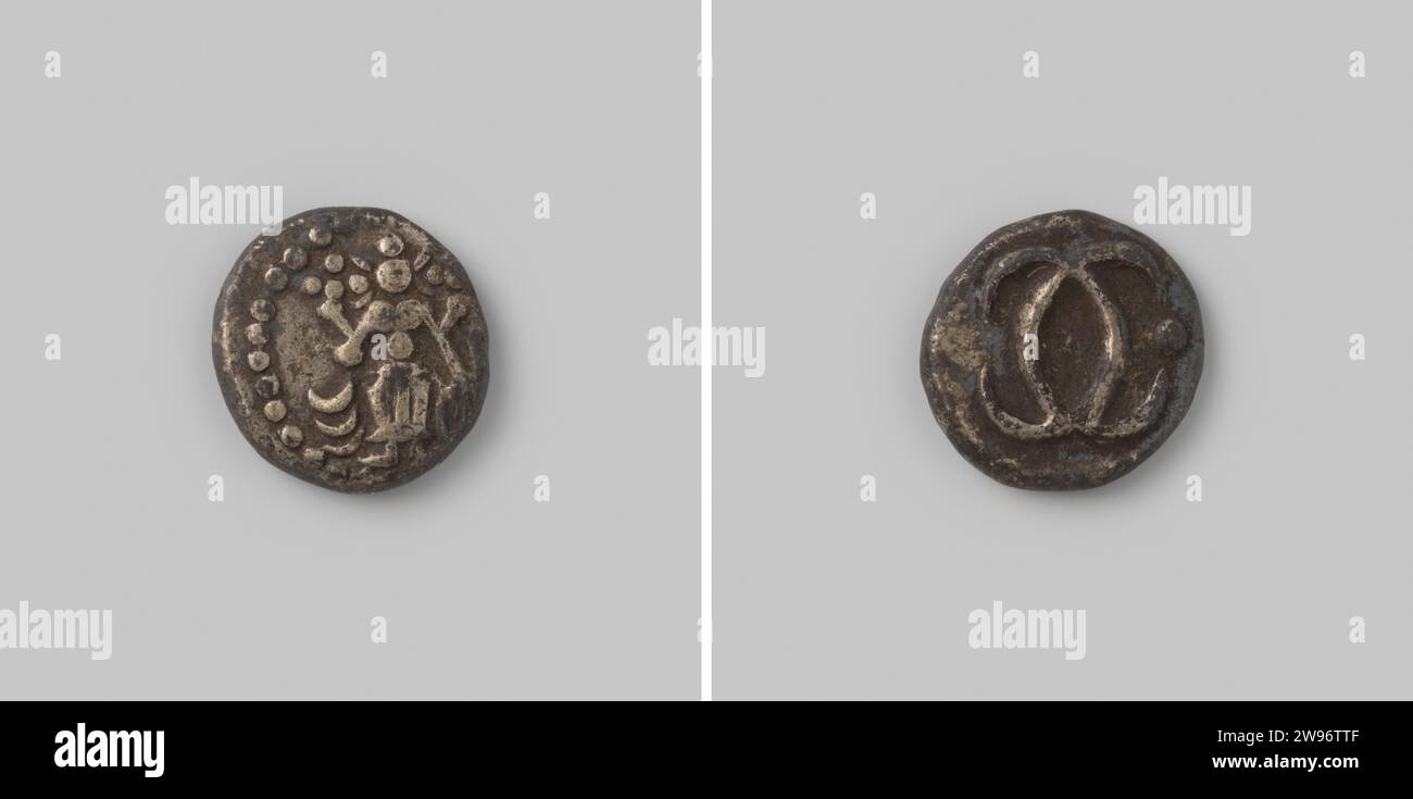 Fanam for Madras in India of the English Oostindische Compagnie (EIC), (1689-1807) ,, 1689 - 1807 coin Silver coin. Front: a deity, standing. Rail side: between two points two, opposite each other placed and partially ascending letters C [= company]. Smooth edge. Chennai silver (metal) striking (metalworking) Stock Photo
