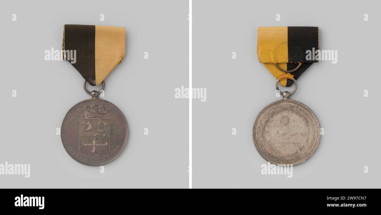 Price medal of the snipers Vereeniging Gelria in Zutphen, 1891, second prize for shooting with Flobert patterns, Anonymous, 1891 medal Silver medal with yellow-black ribbon promised by the snipers Vereeniging Gelria in Zutphen, achieved by the Zutphen department of the Nederlandsche Schutterij Fond, 1891. Second prize for shooting with Flobert patterns. Front: The Wapen van Zutphen, covered by a crown, including the municipality of Zutphen. Reverse: in the field: 2nd price / offered / by the SSVG Gelria / Te / Zutphen. Conversion: Nederlandsche Schutterijkaderbond Department. Zutphen. Flobert Stock Photo