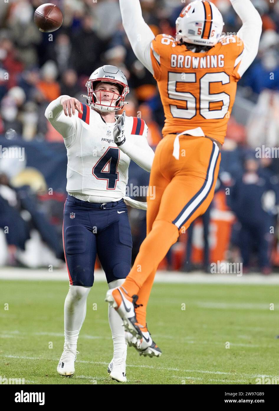 Denver, Colorado, USA. 24th Dec, 2023. Patriots QB BAILEY ZAPPE throws a pass in traffic during the 1st. Half Sunday night at Empower Field at Mile High in Denver, CO. The Patriots beat the Broncos 26-23. (Credit Image: © Hector Acevedo/ZUMA Press Wire) EDITORIAL USAGE ONLY! Not for Commercial USAGE! Stock Photo