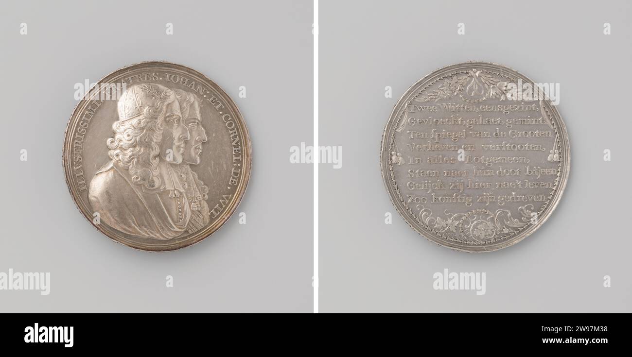 Murder of the De Witt brothers, Anonymous, 1672 history medal Silver medal. Front: breastpiece of the De Witt brothers within Omschrift. Reverse: inscription under two flower clusters; Ride. Netherlands silver (metal) striking (metalworking)  The Hague Stock Photo