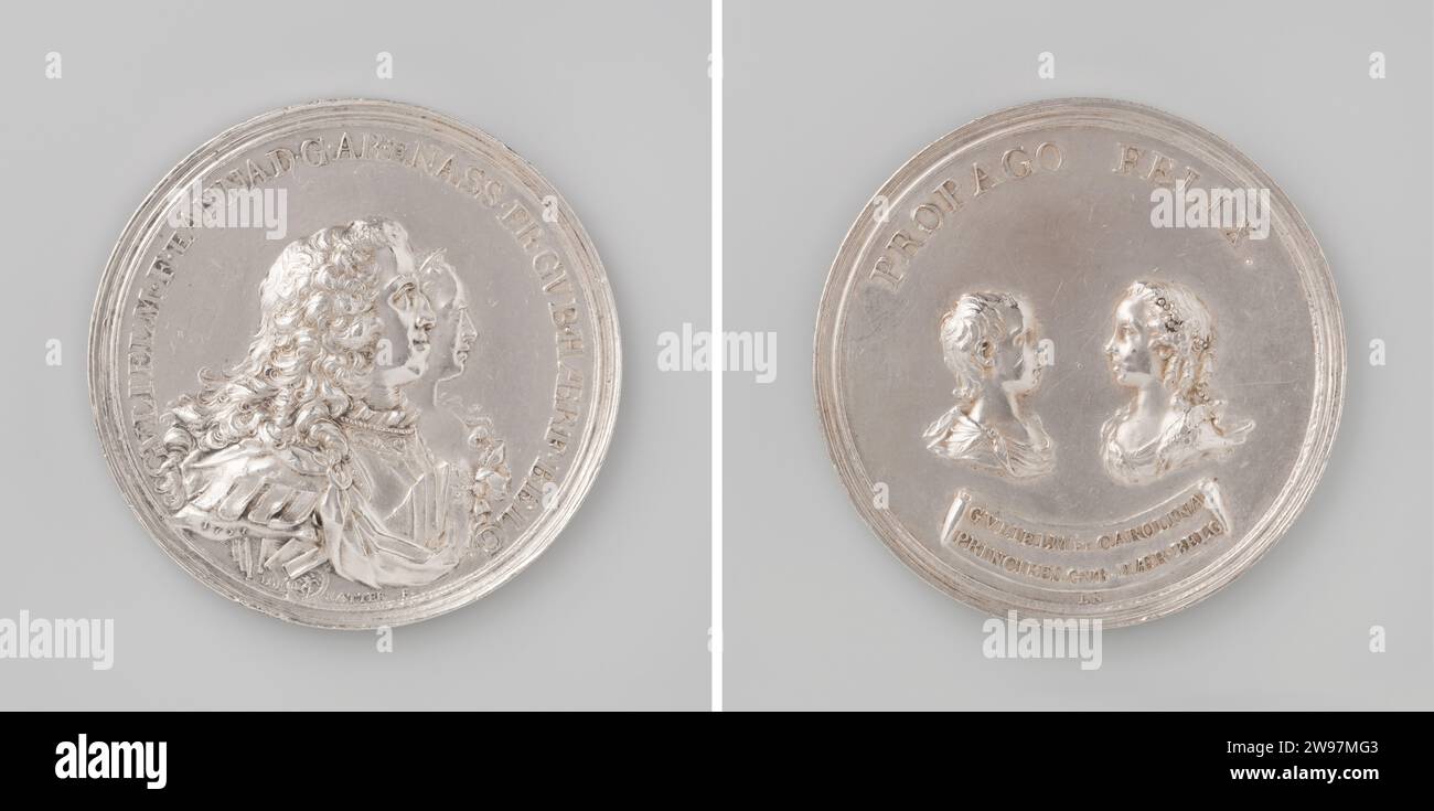 Willem IV, Anna van Hannover and their children, Johann Lorenz Natter, 1751 history medal Silver medal. Front: breastpiece man and woman inside change. Tours side: Towards desired breastpieces of boy and girl above ribbon with inscription Inside Covering  silver (metal) striking (metalworking) Stock Photo