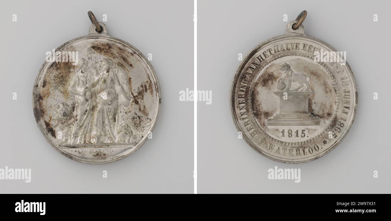 Fifty -year commemoration of Dutch Independence and the Battle of Waterloo 1865, Salomon de Vries, 1865 history medal Tinen medal with eye and carrying ring, on the front Victoria that gives a laurel wreath to the Dutch Virgin, with lance with freedom hats and the Netherlands Lion, right behind the Waterloo monument, on the reverse the Waterloo monument above the year 1815, with Omnipia.  tin (metal) striking (metalworking) Stock Photo